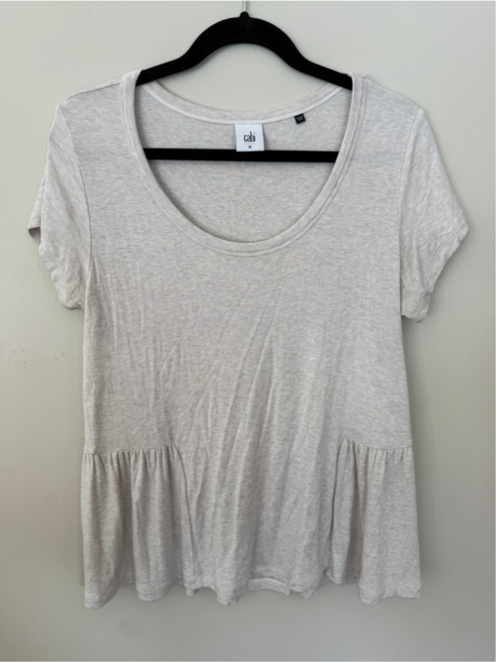 CAbi Hangout Tee Oatmeal Cream Size M EUC